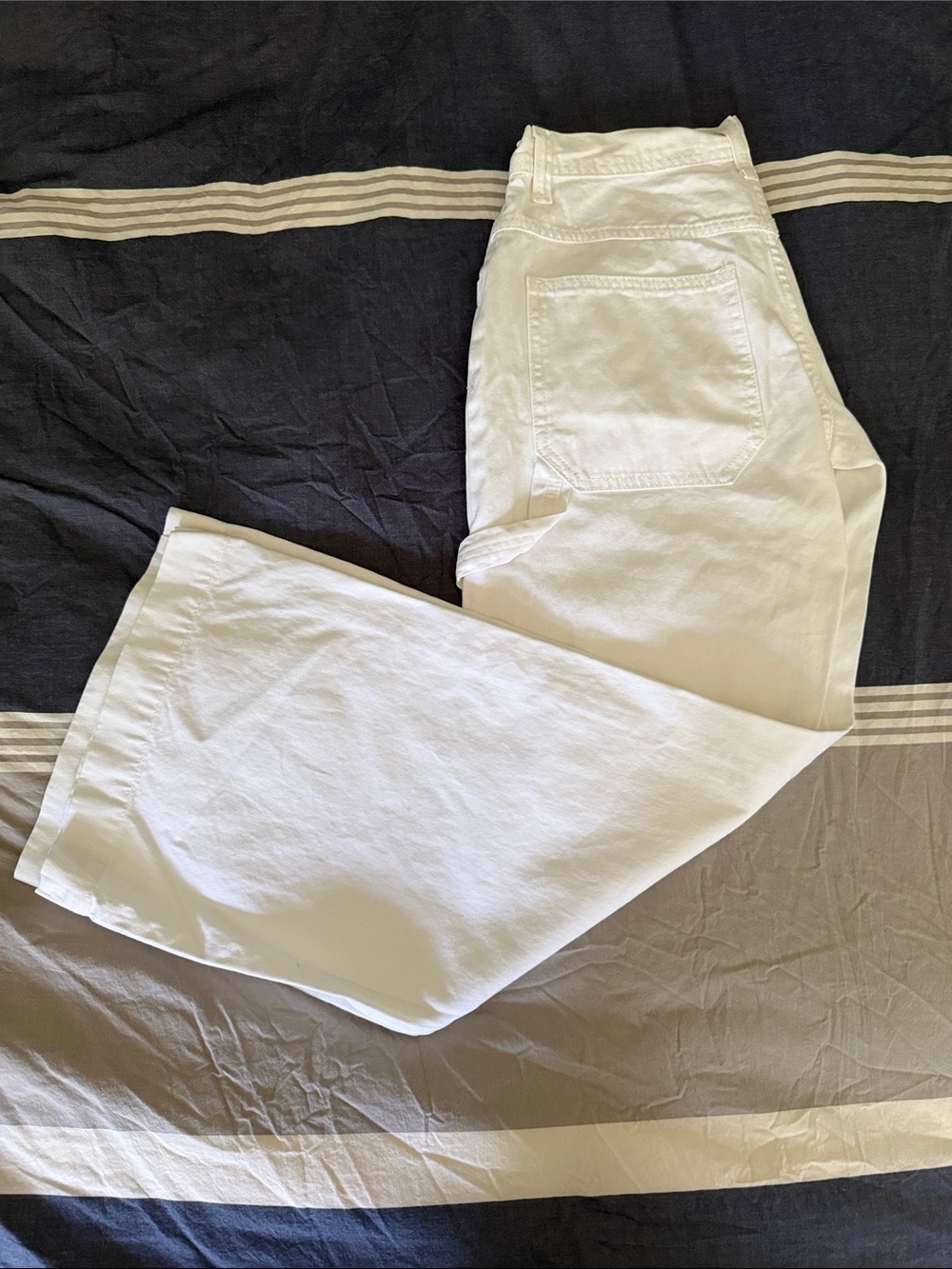 J.galt/Brandy Melville - size small, mid-Rise White Wide-Leg Jeans for Women